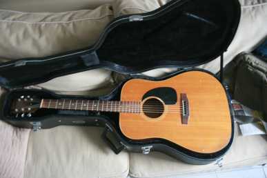 Photo: Sells Guitar GIBSON - J-50