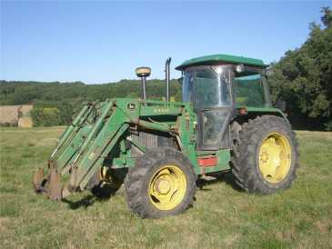 Photo: Sells Agricultural vehicle JOHN DEERE - JOHN DEERE + CHARGEUR 2650 TBE