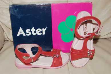 Photo: Sells Shoes Children - ASTER