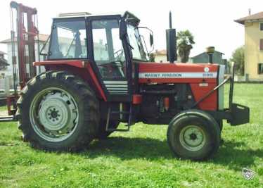 Photo: Sells Agricultural vehicle MASSEY FERGUSSON - 699