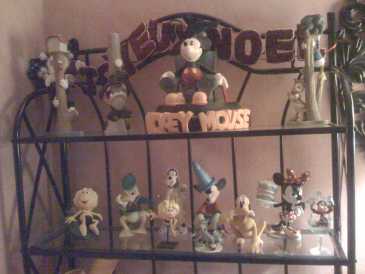 Photo: Sells Collection objects DISNEY