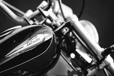 Photo: Sells Motorbike 800 cc - SUZUKI - VS INTRUDER