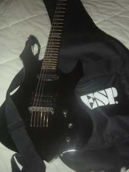 Photo: Sells 2 Guitars ESP - FENDER STRATOCASTER