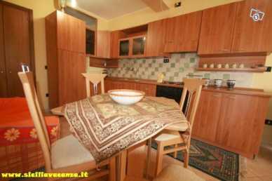 Photo: Rents 3 bedrooms apartment 1,500 m2 (16,146 ft2)