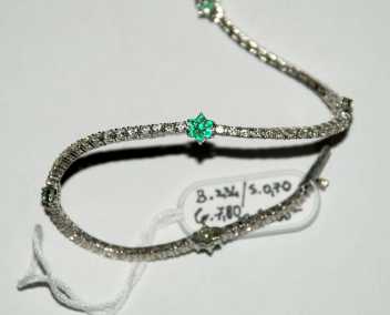 Photo: Sells Bracelet With diamond - Women - BRACCIALETTO TENNIS CON DIAMANTI E SMERALDI