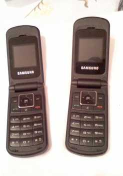 Photo: Sells Cell phone SAMSUNG - B300