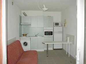 Photo: Rents 3 bedrooms apartment 43 m2 (463 ft2)