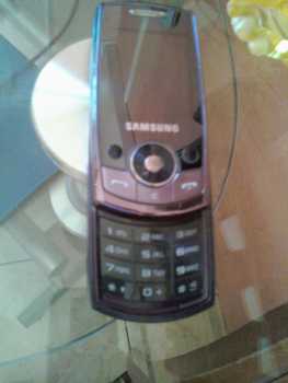 Photo: Sells Cell phone SAMSUNG - SGH J 700