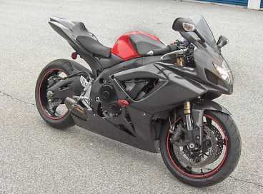 Photo: Sells Motorbike 600 cc - SUZUKI
