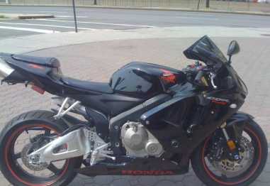 Photo: Sells Motorbike 600 cc - HONDA - CBR