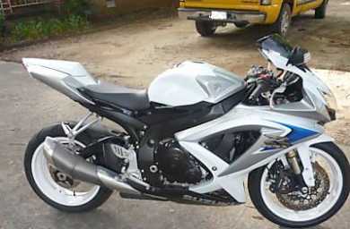 Photo: Sells Motorbike 600 cc - SUZUKI - GSX R