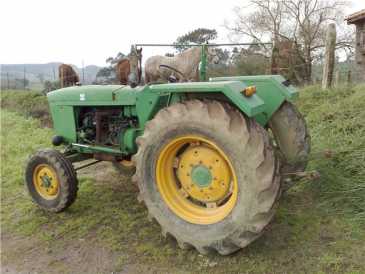 Photo: Sells Agricultural vehicle JOHN DEERE - 717