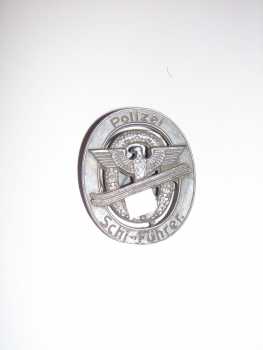 Photo: Sells Badge Military decoration - Between 1939 and 1945