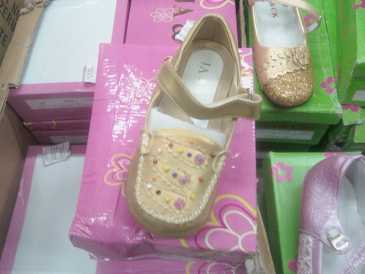 Photo: Sells Shoes Children - VARIA - GINNICHE
