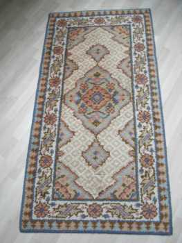 Photo: Sells Carpet HANDGEKNUPFTER WOLL-TEPPICH