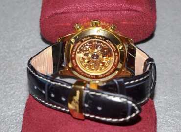 Photo: Sells 3 Chronographs watches Men - 2010 - 2010