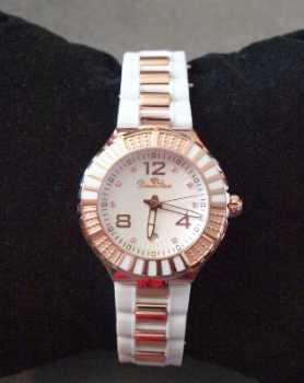 Photo: Sells Bracelet watch - with quartz Women - 2010 - 2010