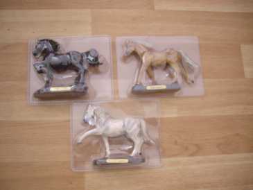 Photo: Sells Collection objects LOTS DE 3 CHEVAUX DE COLLECTIONS