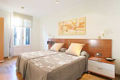Photo: Rents 4 bedrooms apartment 45 m2 (484 ft2)
