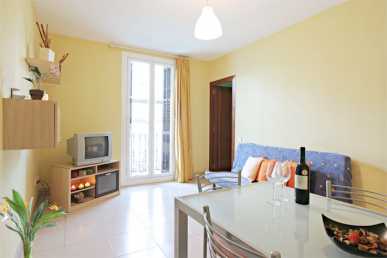 Photo: Rents 7+ bedrooms apartment 70 m2 (753 ft2)