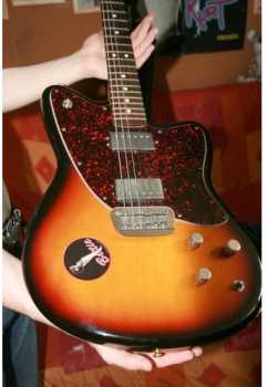 Photo: Sells Guitar FENDER - TORONADO