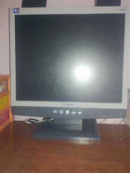 Photo: Sells Flat screen TV HYUNDAI
