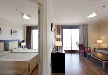 Photo: Rents 4 bedrooms apartment 78 m2 (840 ft2)