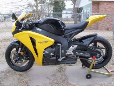 Photo: Sells Motorbike 1000 cc - HONDA - CBR 1000RR