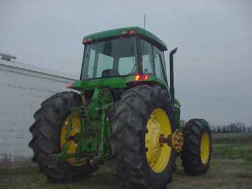 Photo: Sells Agricultural vehicle JOHN DEERE - 7810 4X4