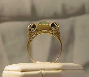 Photo: Sells Precious jewel With invaluable stone - Women
