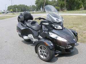 Photo: Sells Motorbike 270 cc - CAN-AM - SPYDER RT-S SE5