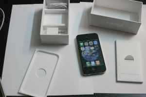 Photo: Sells Cell phone IPHONE 4 & BLACKBERRY - APPLE IPHONE 4G 32GB
