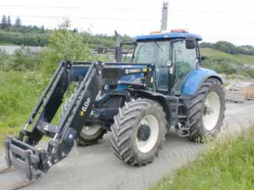 Photo: Sells Agricultural vehicle NEW HOLLAND - T 7060