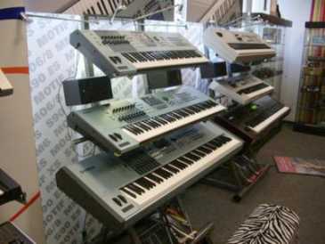Photo: Sells 5 Mechanicals pianos YAMAHA - YAMAHA TYROS 4 61-KEY ARRANGER