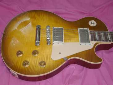 Photo: Sells Guitar GIBSON - LES PAUL STANDARD HONEY BURST DE 2005