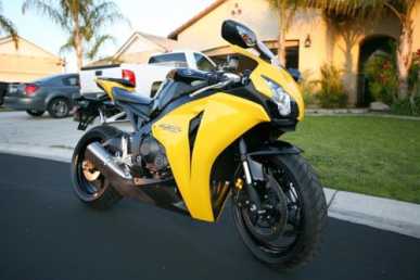 Photo: Sells Motorbike 930 cc - HONDA - CBR RR FIRE BLADE
