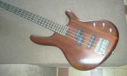 Photo: Sells Bass (bull) fiddle GUITARE + AMPLI
