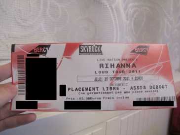 Photo: Sells Concert tickets RIHANNA LOUD TOUR 2011 - PLAIS OMNISPORTS PARIS BERCY