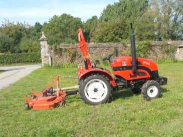 Photo: Sells Agricultural vehicles KUBOTA - TRACTEUR