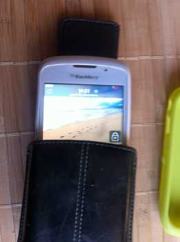 Photo: Sells Cell phone BLACK BERRY - CURVE 8520
