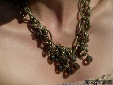 Photo: Sells Necklace With pearl - Women - LE PETIT CAPRICE