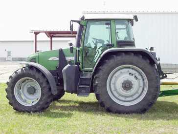 Photo: Sells Agricultural vehicle FENDT - 716