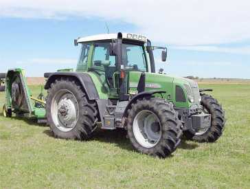 Photo: Sells Agricultural vehicle FENDT - 716