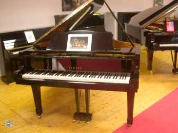 Photo: Sells Concert grand piano YAMAHA