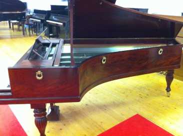 Photo: Sells Concert grand piano PLEYEL - PIANOFORTE VERNIS TAMPON