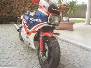 Photo: Sells Motorbike 1000 cc - HONDA - VF II