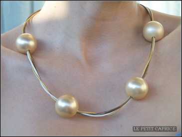 Photo: Sells Bracelet Creation - Women - LE PETIT CAPRICE - LE PETIT CAPRICE