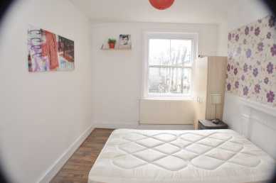 Photo: Rents 4 bedrooms apartment 20 m2 (215 ft2)