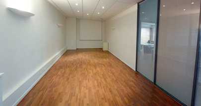 Photo: Rents Office 1,000 m2 (10,764 ft2)