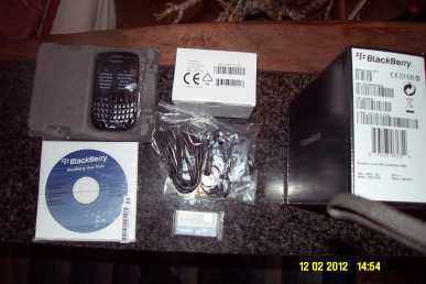 Photo: Sells Cell phone BLAKBERRY - 8520 CURVE